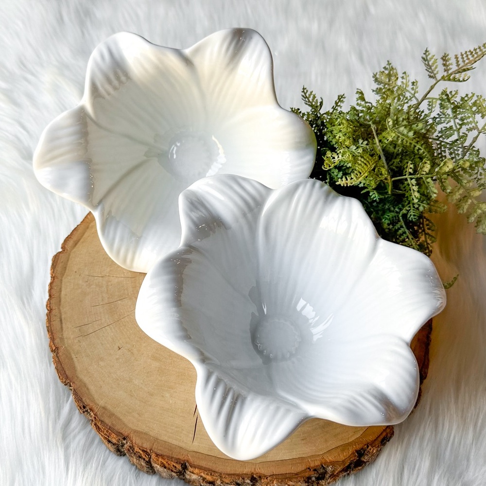 Set of Pier 1 White Porcelain Flower Bowls Lotus Daisy Retired 2321956